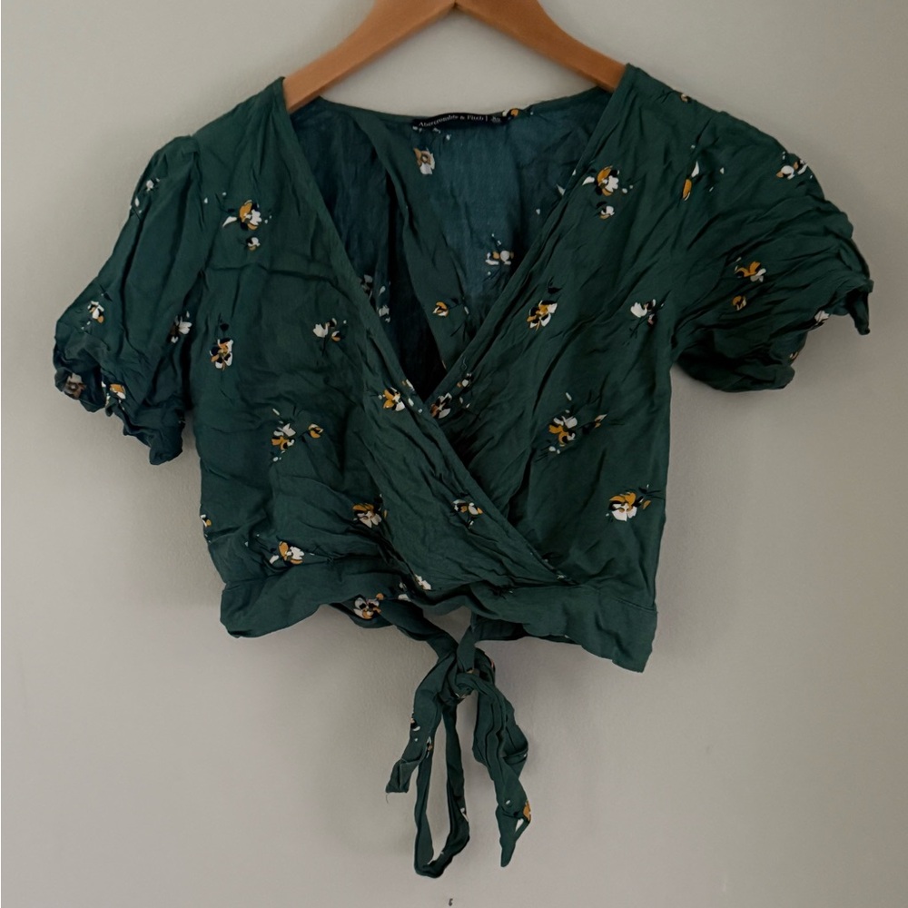 Abercrombie & Fitch Dark Green Floral Crop Top
